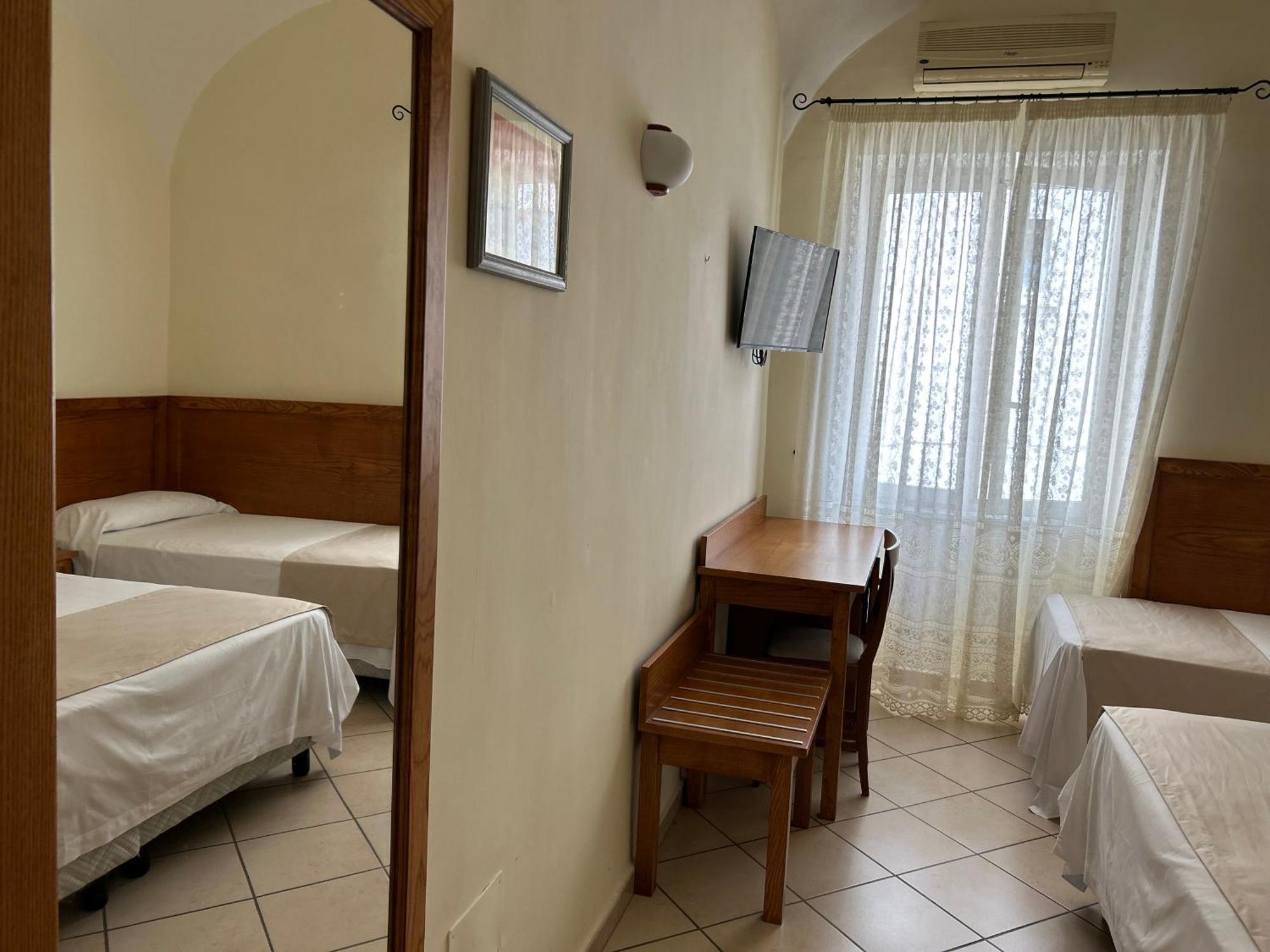 Hotel Da Raffaele Isquia Habitación foto