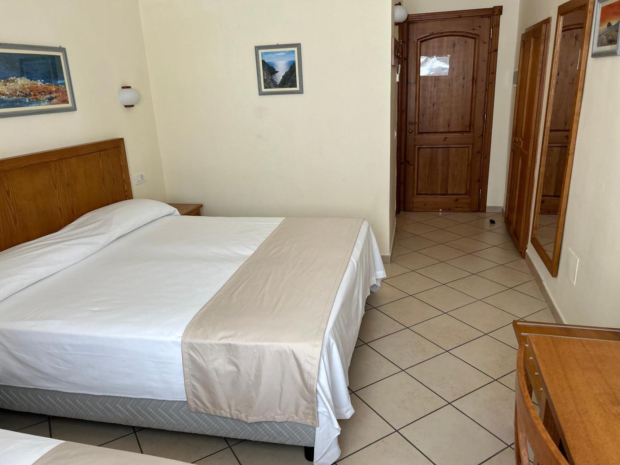 Hotel Da Raffaele Isquia Habitación foto