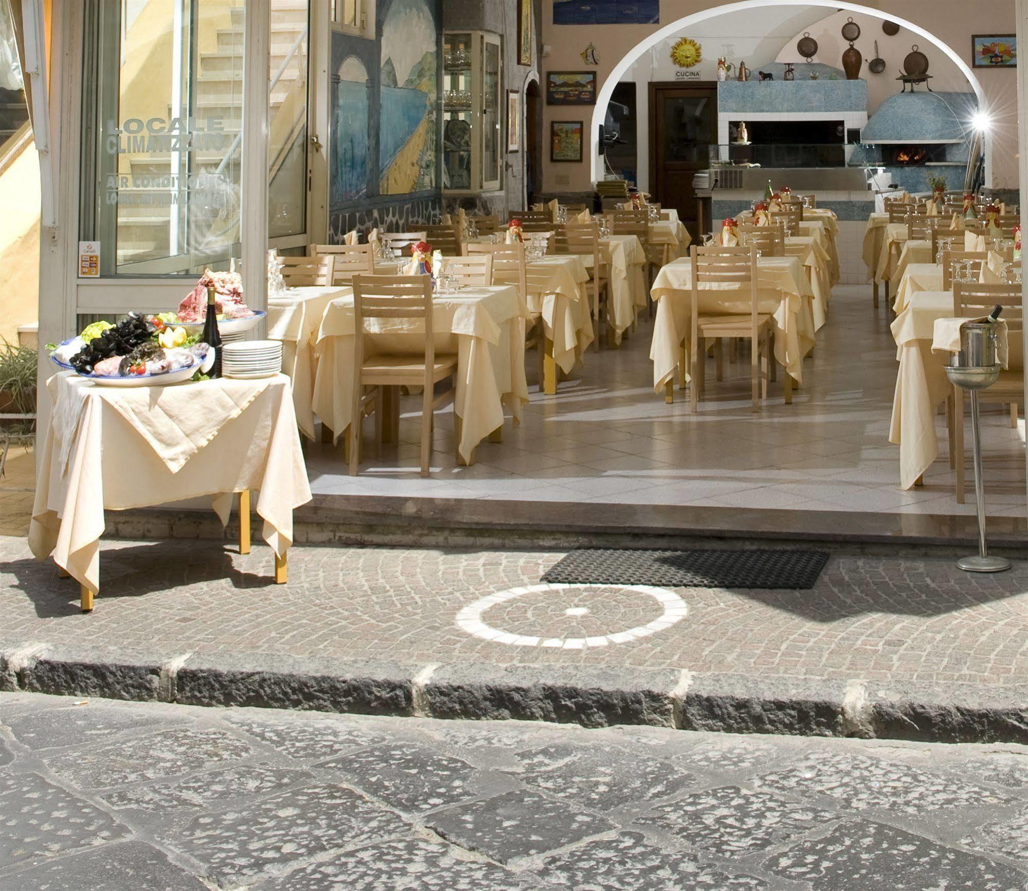 Hotel Da Raffaele Isquia Exterior foto